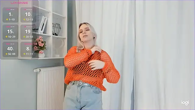 Snapshot of LynetBarritt chatting on 12/17/24, 04:45 LynetBarritt online show from 12/17/24, 04:45