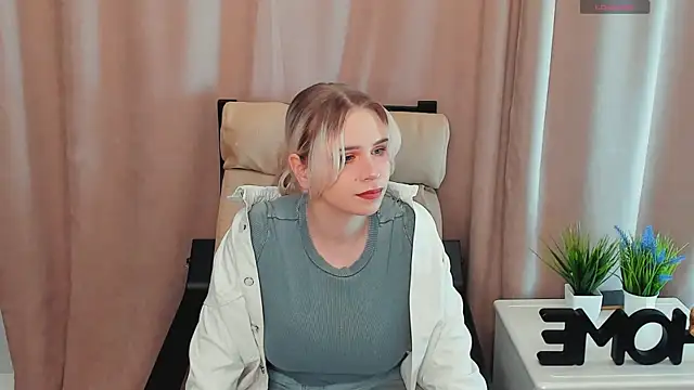 Snapshot of LynetBarritt chatting on 12/29/24, 04:38 LynetBarritt online show from 12/29/24, 04:38