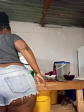 Snapshot of curvyloneah75 chatting on 04/22/26, 06:38 curvyloneah75 online show from 04/22/26, 06:38