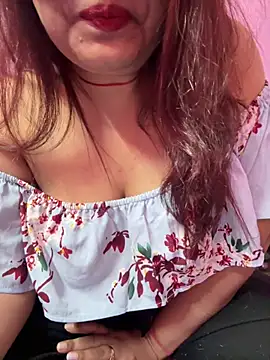 Snapshot of _nishalove19 chatting on 12/24/24, 07:55  nishalove19 online show from 12/24/24, 07:55