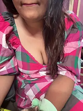 Snapshot of _nishalove19 chatting on 09/26/25, 07:18  nishalove19 online show from 09/26/25, 07:18