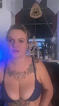 Snapshot of Inked_blondi chatting on 12/19/24, 11:03 Inked blondi online show from 12/19/24, 11:03