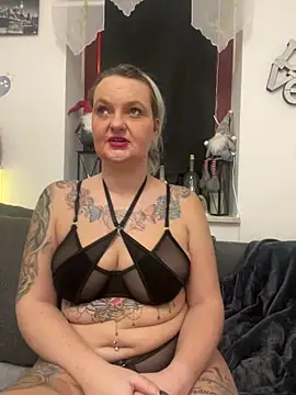 Snapshot of Inked_blondi chatting on 01/03/25, 04:16 Inked blondi online show from 01/03/25, 04:16