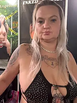 Snapshot of Inked_blondi chatting on 09/25/25, 03:38 Inked blondi online show from 09/25/25, 03:38