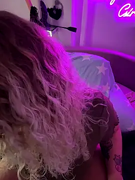 CurvyAnonymousGirl89 online show from 09/15/25, 03:56