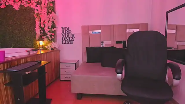 natacha  black  online show from 03/21/25, 10:39