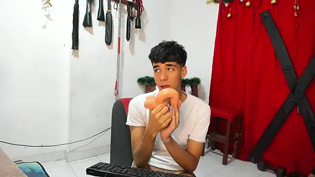 Harry LatinBoy online show from 12/19/24, 10:32