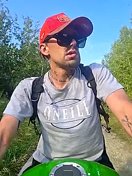 Snapshot of Fuckboy4public chatting on 09/12/25, 04:29 Fuckboy4public online show from 09/12/25, 04:29