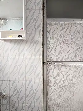 Snapshot of surabhi09 chatting on 10/23/25, 03:06 surabhi09 online show from 10/23/25, 03:06