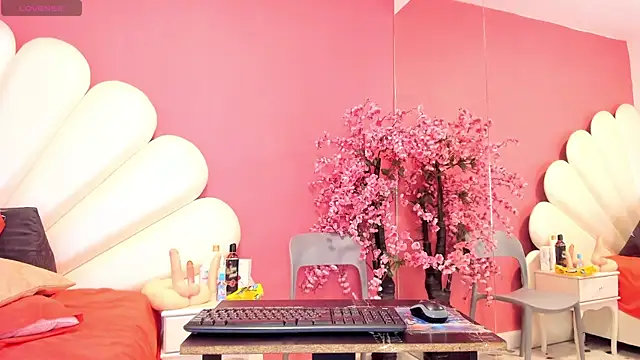 Zoey Donovan online show from 03/12/25, 10:39