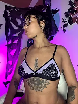 Snapshot of LollaByer chatting on 10/20/25, 09:59 LollaByer online show from 10/20/25, 09:59