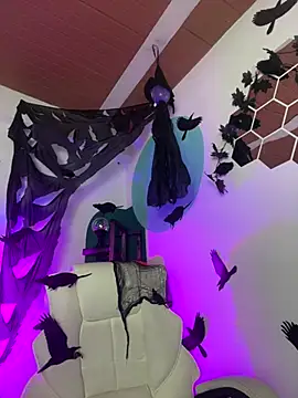 Snapshot of LollaByer chatting on 10/27/25, 09:08 LollaByer online show from 10/27/25, 09:08