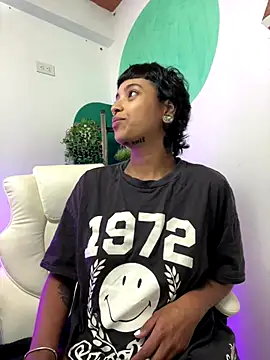 Snapshot of LollaByer chatting on 11/23/25, 09:03 LollaByer online show from 11/23/25, 09:03