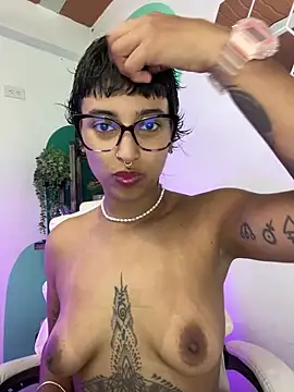 Snapshot of LollaByer chatting on 11/29/25, 11:08 LollaByer online show from 11/29/25, 11:08