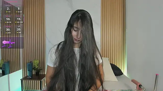 Julia Martinez  online show from 02/25/26, 11:42