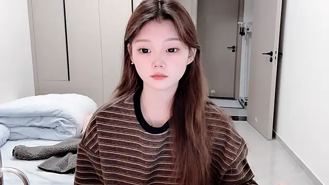 yangyang-1115 online show from 11/04/25, 04:11