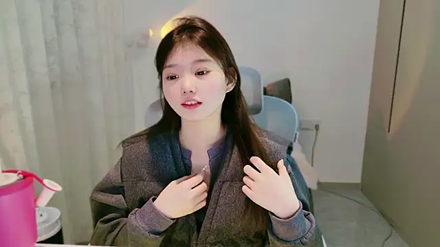 yangyang-1115 online show from 12/02/25, 04:18