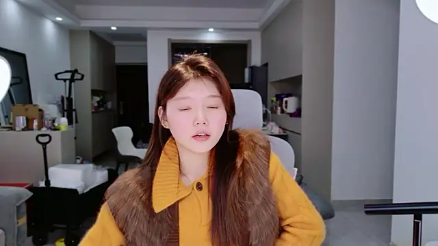 Snapshot of yangyang-1115 chatting on 12/20/25, 05:47 yangyang-1115 online show from 12/20/25, 05:47