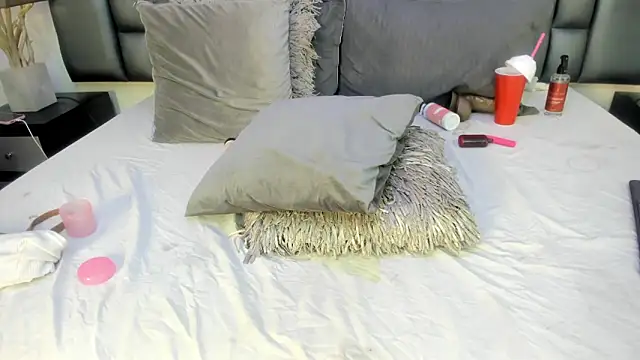 AshleyHill2 online show from 03/03/25, 09:22