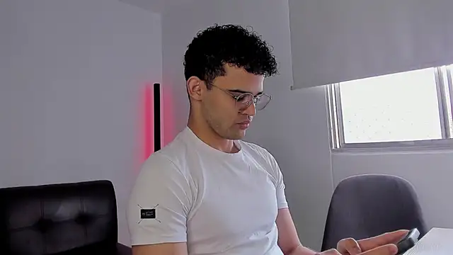 andrewChris  online show from 09/30/25, 06:13