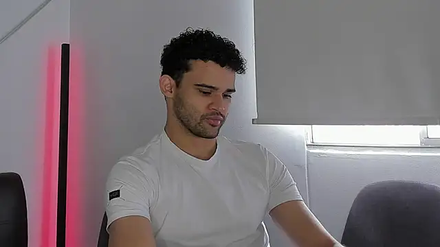 andrewChris  online show from 10/06/25, 02:58