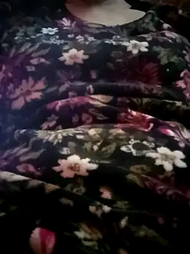 Snapshot of yara-25 chatting on 12/05/24, 02:22 yara-25 online show from 12/05/24, 02:22