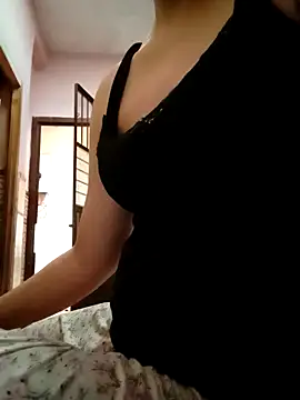 Snapshot of yara-25 chatting on 09/13/25, 04:40 yara-25 online show from 09/13/25, 04:40