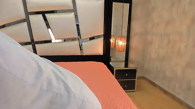 AriannaRussell  online show from 09/15/25, 02:06