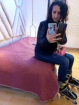 Snapshot of AriannaRussell_ chatting on 03/24/26, 12:32 AriannaRussell online show from 03/24/26, 12:32