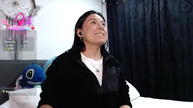 Ella Rousse online show from 04/06/26, 11:11