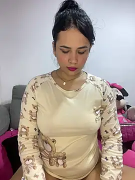 Snapshot of Leyna_Kenet chatting on 01/18/25, 04:26 Leyna Kenet online show from 01/18/25, 04:26