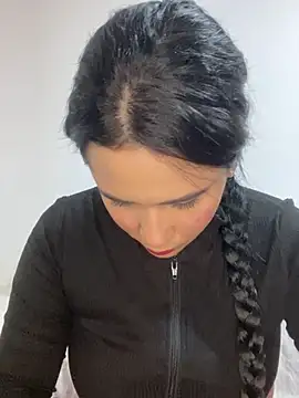 Snapshot of Leyna_Kenet chatting on 02/12/25, 03:40 Leyna Kenet online show from 02/12/25, 03:40