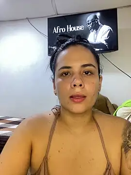 Snapshot of Leyna_Kenet chatting on 12/15/25, 12:48 Leyna Kenet online show from 12/15/25, 12:48