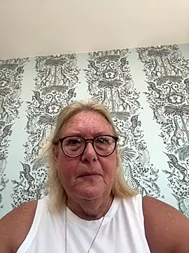 Snapshot of MoistCurveyChanel chatting on 07/15/26, 08:52 MoistCurveyChanel online show from 07/15/26, 08:52