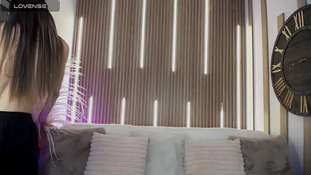 Aniie Doll online show from 12/16/25, 08:14