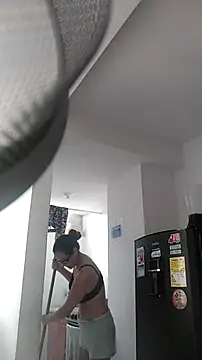 nicolle milf1978 online show from 11/11/25, 12:05