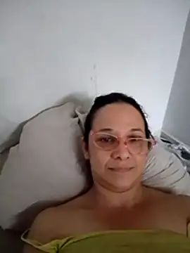 Snapshot of nicolle_milf1978 chatting on 06/25/26, 12:20 nicolle milf1978 online show from 06/25/26, 12:20