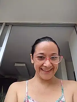 Snapshot of nicolle_milf1978 chatting on 06/26/26, 02:43 nicolle milf1978 online show from 06/26/26, 02:43