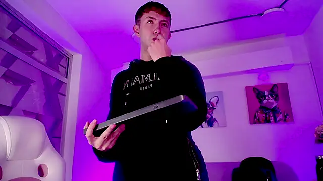 Snapshot of Noah_Xitruxx chatting on 11/21/25, 01:10 Noah Xitruxx online show from 11/21/25, 01:10