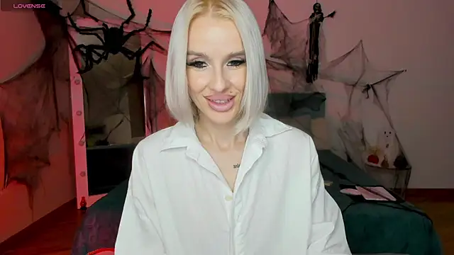 Lana kitty   online show from 10/26/25, 11:20