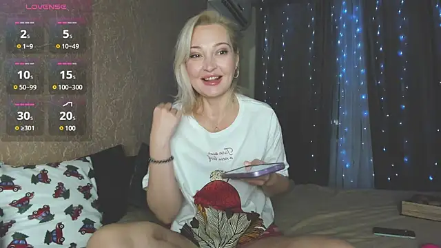 Snapshot of Milena_candyy chatting on 12/10/24, 06:06 Milena candyy online show from 12/10/24, 06:06