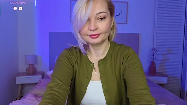 Snapshot of Milena_candyy chatting on 02/06/26, 12:37 Milena candyy online show from 02/06/26, 12:37