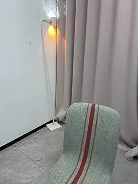 Snapshot of Selenaaaaa- chatting on 02/22/25, 02:50 Selenaaaaa- online show from 02/22/25, 02:50