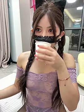 Snapshot of Selenaaaaa- chatting on 03/04/25, 03:04 Selenaaaaa- online show from 03/04/25, 03:04