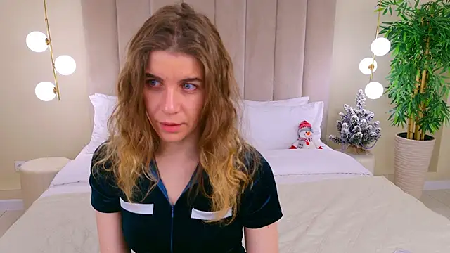 VikkiStorm online show from 12/15/24, 09:45