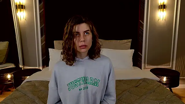 VikkiStorm online show from 03/20/25, 06:19