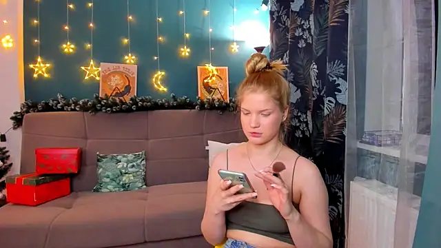 Snapshot of Xloe_Queen chatting on 12/24/24, 02:22 Xloe Queen online show from 12/24/24, 02:22