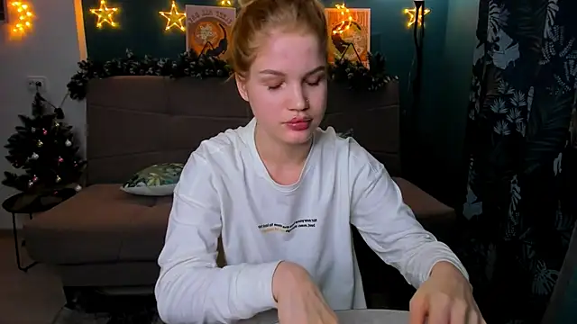 Snapshot of Xloe_Queen chatting on 12/26/24, 06:33 Xloe Queen online show from 12/26/24, 06:33