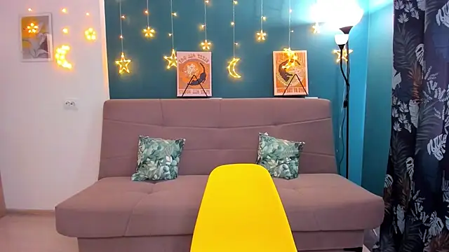 Snapshot of Xloe_Queen chatting on 03/05/25, 09:05 Xloe Queen online show from 03/05/25, 09:05