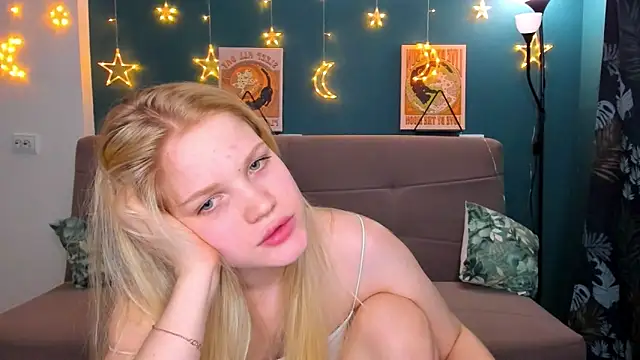 Snapshot of Xloe_Queen chatting on 03/19/25, 04:13 Xloe Queen online show from 03/19/25, 04:13